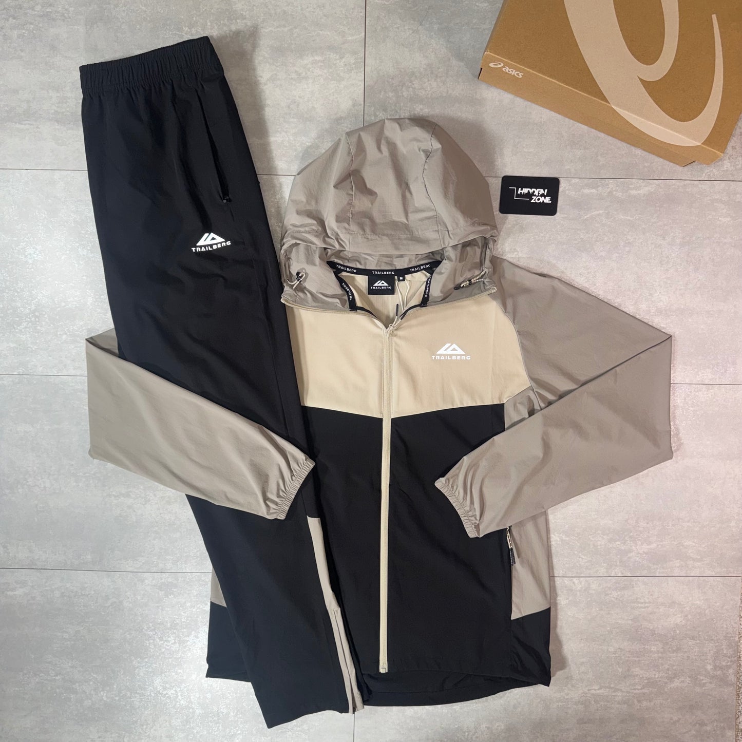 Trailberg Focus Tracksuit - Fossil Brown / Pale Taupe / Black