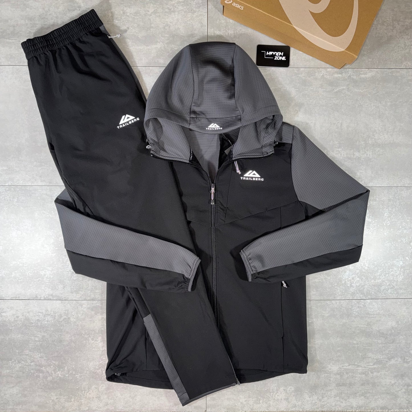 Trailberg Tracksuit - Black/Grey