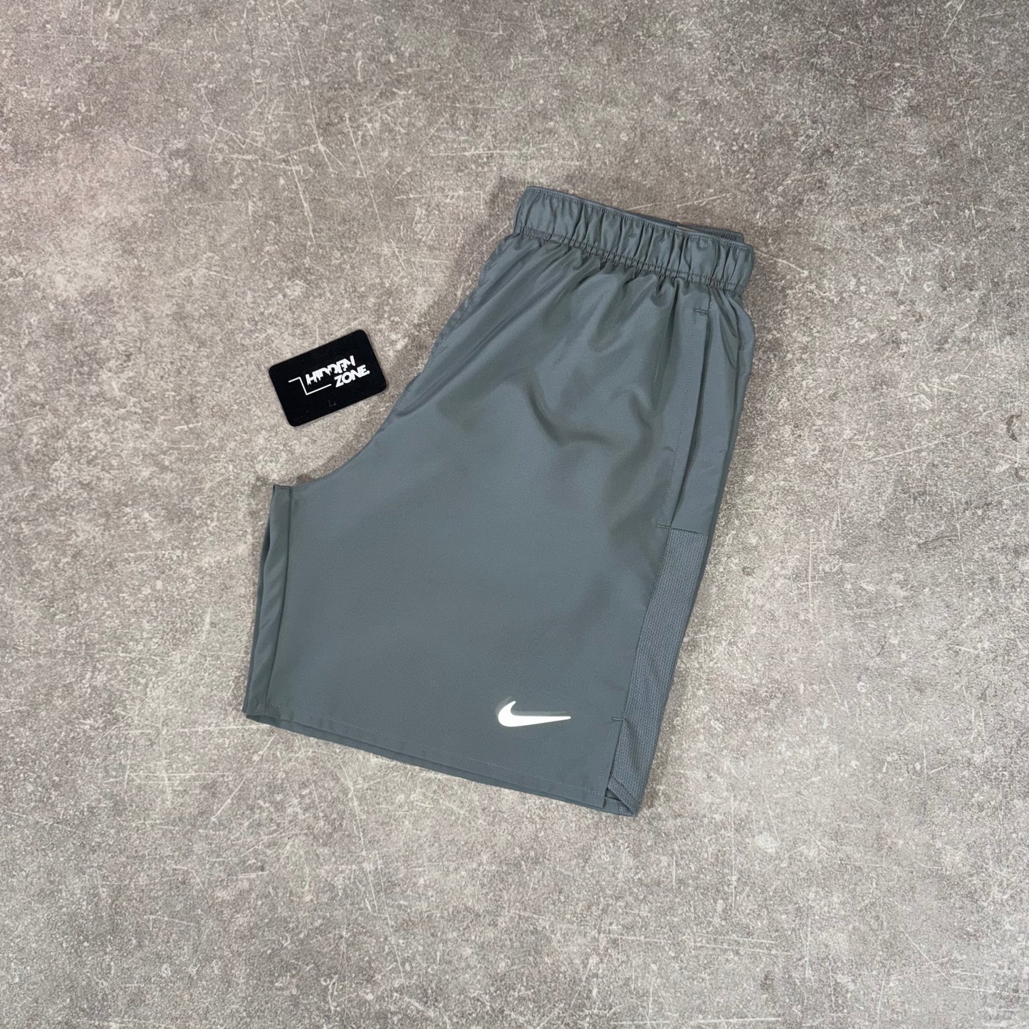 Nike Challenger Shorts 7" - Grey